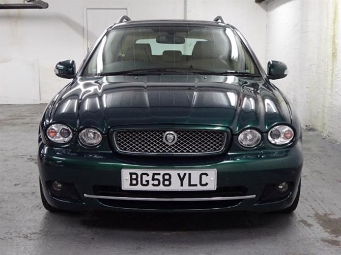 queen-elizabeth-used-to-drive-this-jaguar-x-type-sportwagon_1_vwxl